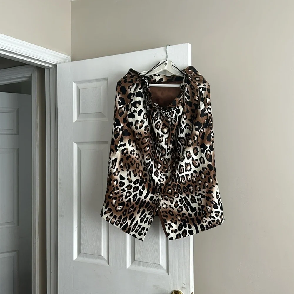 Suit, leopard print - Picture 7 of 10